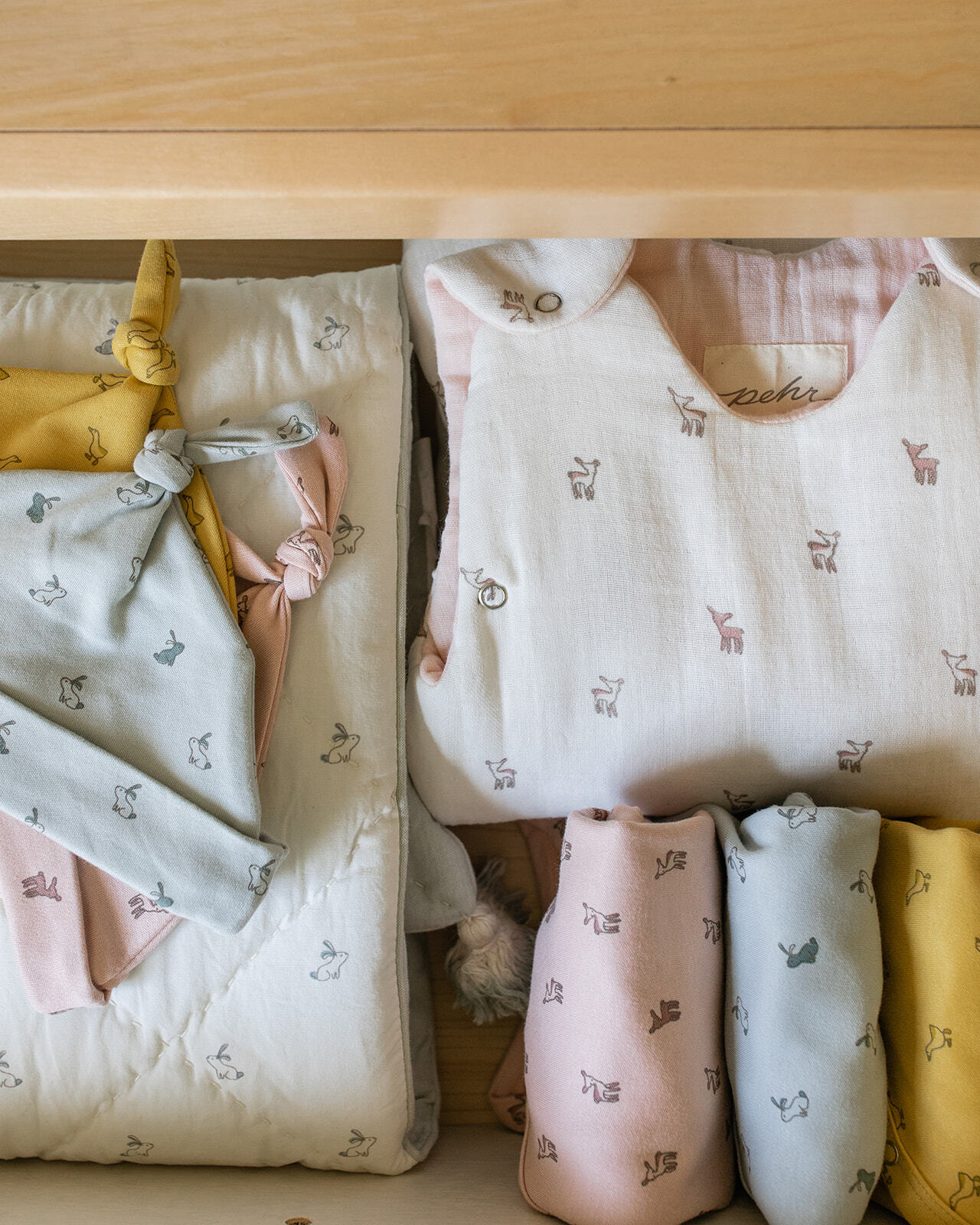How_to_fold_your_baby_clothes_and_organize_by_pehr
